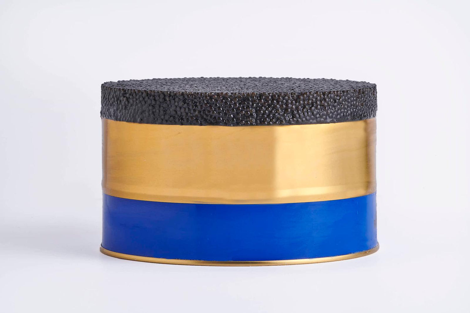 1.7 kg tin of caviar with gold plated rim 